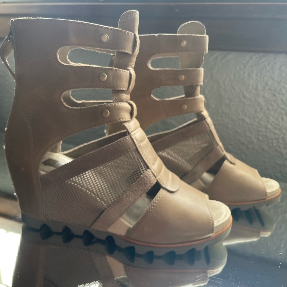 Sorel Stylish Beige Wedge Sandals